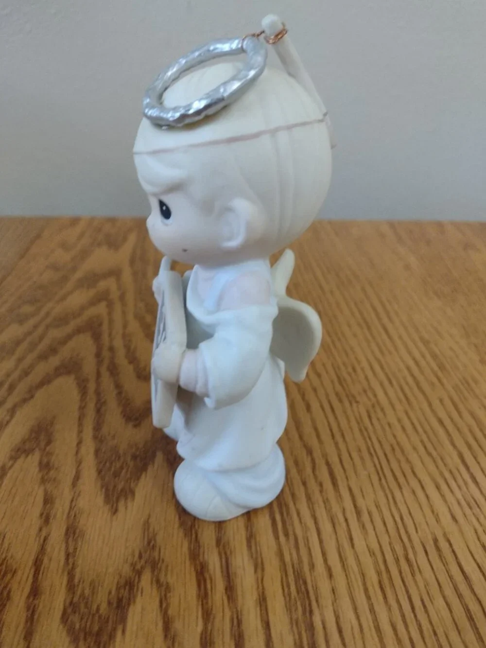 Precious Moments Peace On Earth Anyway Angel Porcelain Figurine 1996 Box #183342